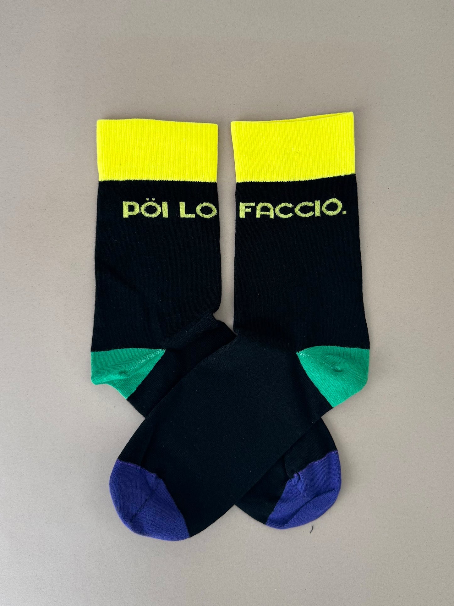 CALZE - PÖI LO FACCIO, PÖI MI DEPILO E PÖI CI VADO