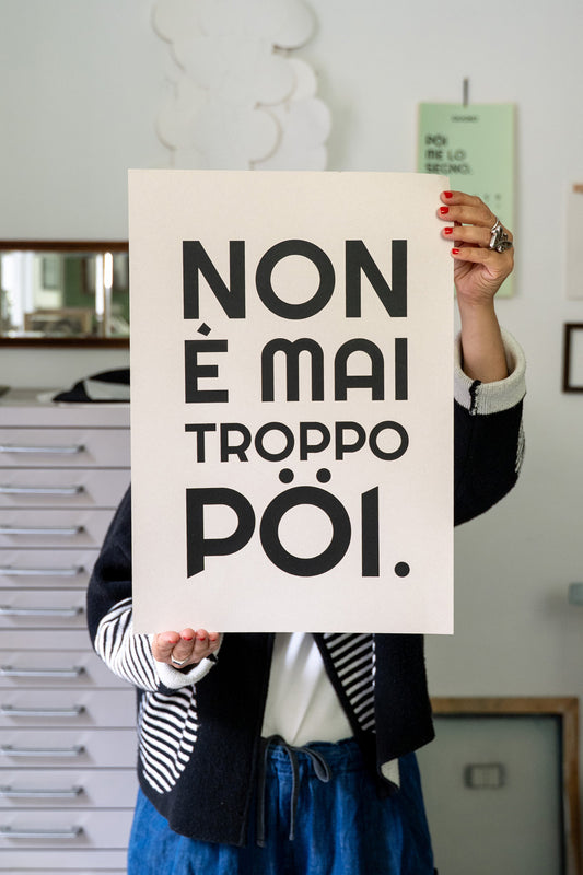 POSTER - NON È MAI TROPPO PÖI
