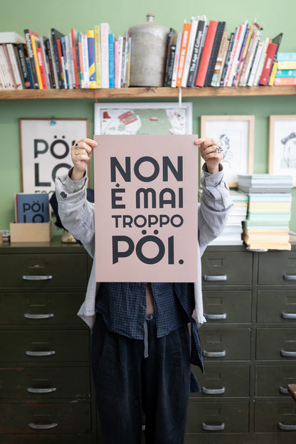 POSTER - NON È MAI TROPPO PÖI